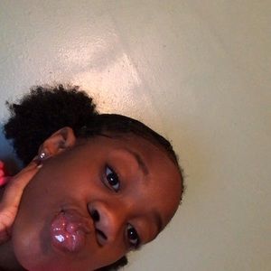 Meet your Posher, Amaya